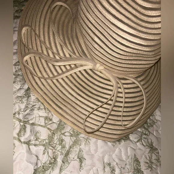 Gently Worn Eric Javits Sunhat - Picture 2 of 5